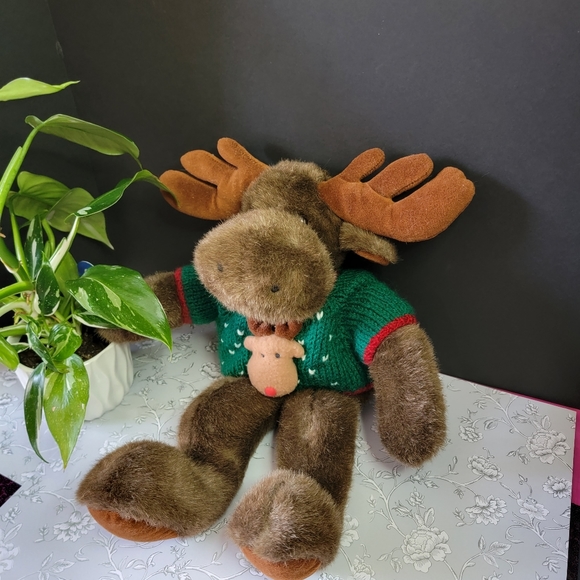 Vintage Christmas Holiday Moose Reindeer Plush with Sweater Yangjee - Picture 3 of 12